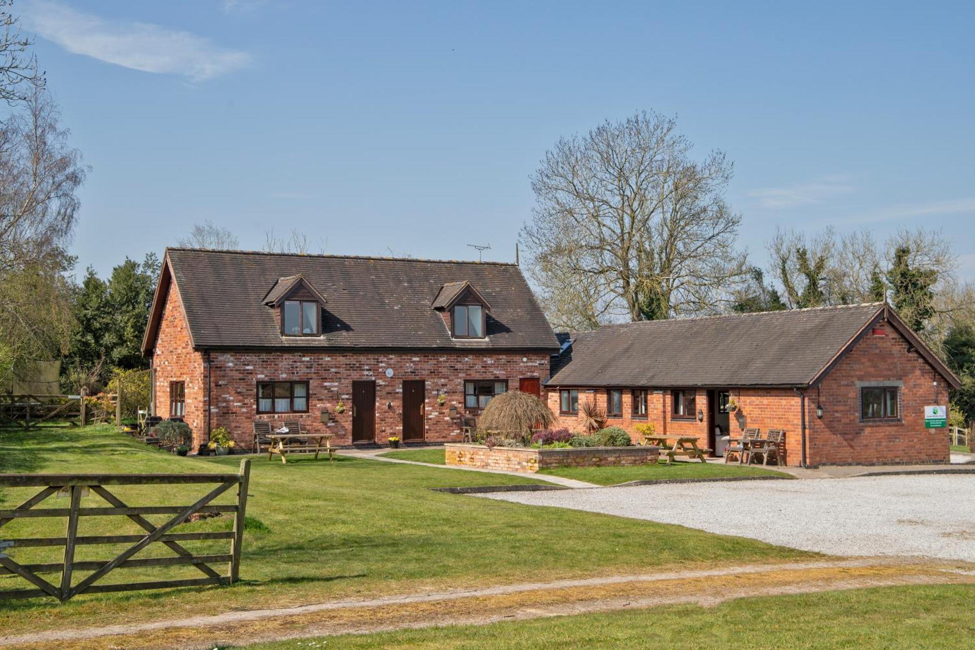 Charlie'S Cottage With Alpacas And 7Mins Drive To Alton Towers Denstone Exterior foto