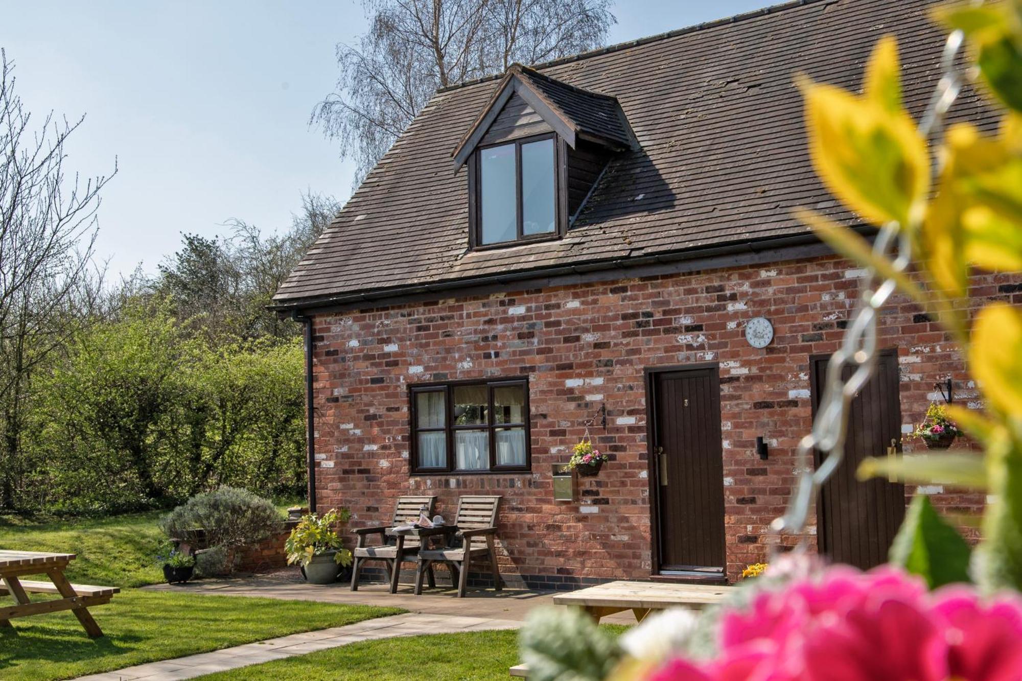 Charlie'S Cottage With Alpacas And 7Mins Drive To Alton Towers Denstone Exterior foto
